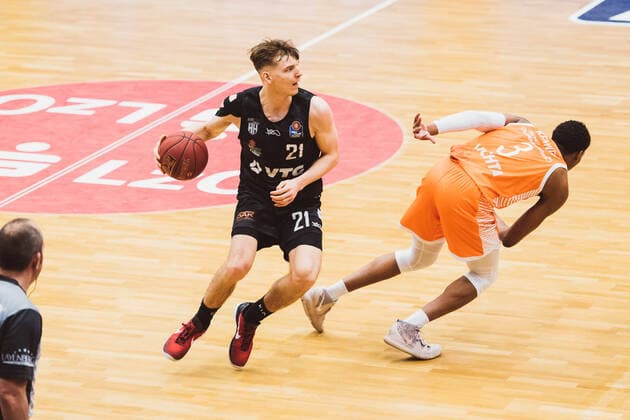 easyCredit BBL 29 Matchday RASTA Vechta vs Hamburg Towers, 07 04 2021 Justus Hollatz Hamburg Towers, 21 , ShaMarkus Kennedy RASTA Vechta, 3 easyCredit BBL 29 Matchday RASTA Vechta vs Hamburg Towers on 07 04 2021 in Vechta RASTA Dome , Germany, Copyright: xBEAUTIFULxSPORTS Neddermannx