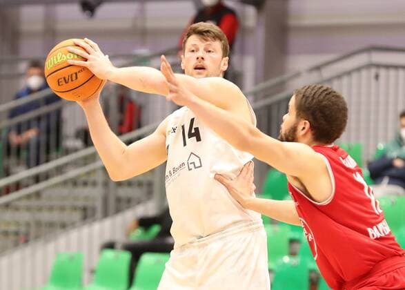 07 04 2021 Basketball Saison 2019 2020 2 Bundesliga Pro A 12 Spieltag Nürnberg Falcons Basketball Club NBC Bayer Giants Leverkusen DaMa Sebastian Schröder Schroeder 14, Nürnberg Falcons BC NBC Sheldon Eberhardt 11, Bayer Giants Leverkusen