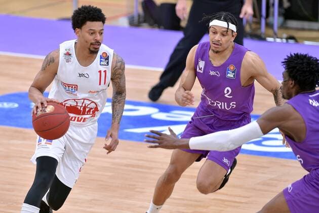 Diante Maurice Garrett Giessen 46ers on the ball , Nelson Weidemann BG Goettingen , Tai Odiase BG Goettingen , Basketball, Bundesliga, BBL, BG Goettingen Jobstairs Giessen 46ers, 07 04 2021, BG Goettingen Giessen 46ers, Basketball, Bundesliga, GER, BBL, 07 04 2021 Goettingen Copyright: xEibner-Pressefotox-xRolandxSippelx