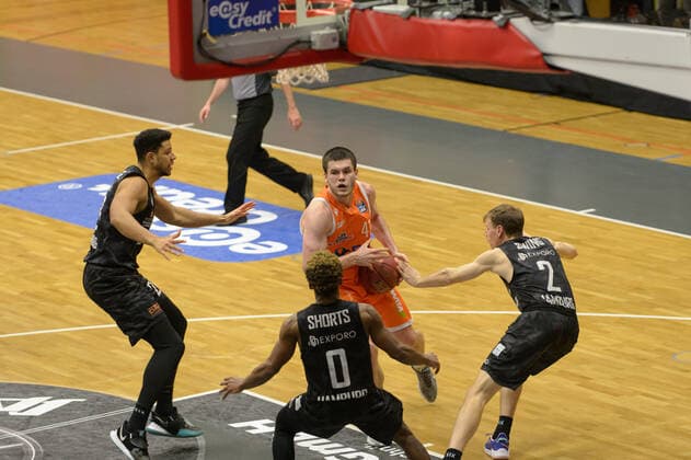 Marvin OGUNSIPE 26 Hamburg Towers , Will VORHEES 41 Rasta Vechta , TJ Timothy Neocartes SHORTS II 0 Hamburg Towers , Jordan SWING 2 Hamburg Towers Rasta Vechta vs Hamburg Towers, Basketball, easyCredit BBL Bundesliga, 07 04 2021, 29 Matchday, Season 2020 2021 Copyright xErikxHillmer EIBNERx EP ehr Rasta Vechta vs Hamburg Towers, Basketball, easyCredit BBL Bundesliga, 07 04 2021, 29 Matchday, Season 2020 2021 Vechta Copyright: xErikxHillmer EIBNERx EP_ehr