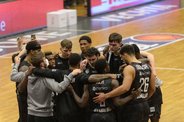 Team of Hamburg Towers at the huddle after the game, after the win Rasta Vechta vs Hamburg Towers, Basketball, easyCredit BBL Bundesliga, 07 04 2021, 29 match day, season 2020 2021 Copyright xErikxHillmer EIBNERx EP ehr Rasta Vechta vs Hamburg Towers, Basketball, easyCredit BBL Bundesliga, 07 04 2021, 29 match day, season 2020 2021 Vechta Copyright: xErikxHillmer EIBNERx EP_ehr