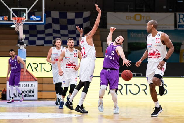 BG Göttingen Jobstairs Giessen 46ers 07 04 2021, Basketball Bundesliga easyCredit BBL, season 2020 2021, main round, BG Göttingen Jobstairs Giessen 46ers Göttingens Rihards Lomazs with ball Göttingen Lower Saxony Germany