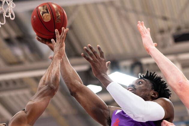 BG Göttingen Jobstairs Giessen 46ers 07 04 2021, Basketball Bundesliga easyCredit BBL, season 2020 2021, main round, BG Göttingen Jobstairs Giessen 46ers Göttingens Tai Odiase throws at the basket Göttingen Lower Saxony Germany