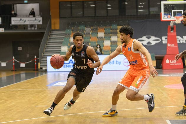 Kameron TAYLOR 7 Hamburg Towers , Jordan BARNETT 21 Rasta Vechta Rasta Vechta vs Hamburg Towers, Basketball, easyCredit BBL Bundesliga, 07 04 2021, 29 Matchday, Season 2020 2021 Copyright xErikxHillmer EIBNERx EP ehr Rasta Vechta vs Hamburg Towers, Basketball, easyCredit BBL Bundesliga, 07 04 2021, 29 Matchday, Season 2020 2021 Vechta Copyright: xErikxHillmer EIBNERx EP_ehr