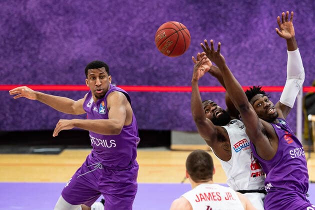 BG Göttingen Jobstairs Gießen 46ers 07 04 2021, Basketball Bundesliga easyCredit BBL, 2020 2021 season, main round, BG Göttingen Jobstairs Gießen 46ers Gießens Jonathan Stark M plays against Göttingens Tai Odiase r and Göttingens Aubrey Dawkins Göttingen Lower Saxony Germany.