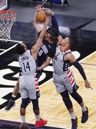 April 7, 2021, Orlando, Florida, USA: The Washington Wizards Ish Smith (14) and Russell Westbrook (4) stop the Orlando Magic s Cole Anthony (50) at the Amway Center in Orlando, Florida, on Wednesday, April 7, 2021. Orlando USA - ZUMAm67_ 0116482262st Copyright: xStephenxM.xDowellx