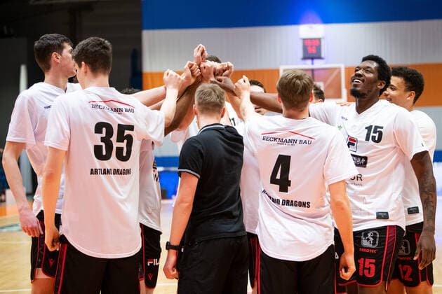BARMER 2 Basketball Bundesliga ProA 28 Matchday Season 2020 2021 on 8 4 2021 Science City Jena vs Artland Dragons The Artland Dragons team swears in before the game Sparkassen Arena Jena