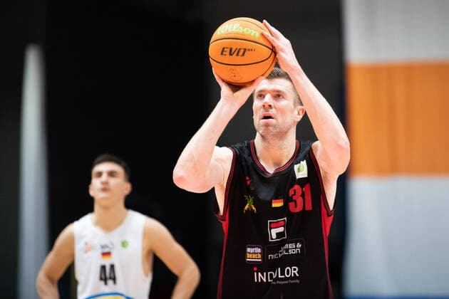 BARMER 2 Basketball Bundesliga ProA 28 Spieltag Saison 2020 2021 am 8 4 2021 Science City Jena vs Artland Dragons Robert Oehle Artland during free throw Sparkassen Arena Jena