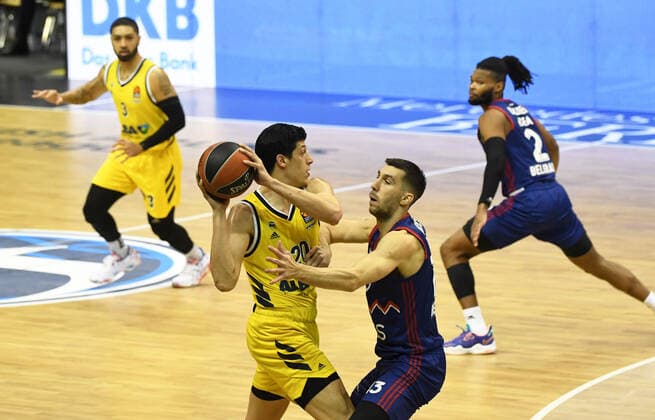 Basketball, Men, 2020 2021 season, EuroLeague 34 matchday , Alba Berlin Red Star Belgrade, v l Simone Fontecchio Alba Berlin , Ognjen Dobric Red Star Belgrade , 08 04 2021, Copyright: xSebastianxRäppoldx xMatthiasxKox
