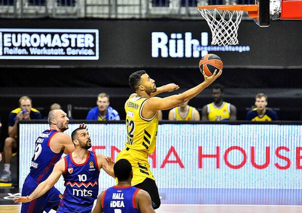 08 04 2021, xlakx, Basketball EuroLeague, Alba Berlin Red Star Belgrade emspor, v l Marko Simonovic Red Star Belgrade, No 19 ,Branko Lazic Red Star Belgrade, No 10 ,Johannes Thiemann Alba Berlin, No 32 Berlin