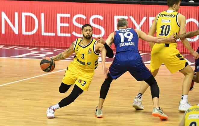 Basketball, Men, 2020 2021 season, EuroLeague 34 matchday , Alba Berlin Red Star Belgrade, v l Peyton Siva Alba Berlin , Marko Simonovic Red Star Belgrade , 08 04 2021, Copyright: xSebastianxRäppoldx xMatthiasxKox