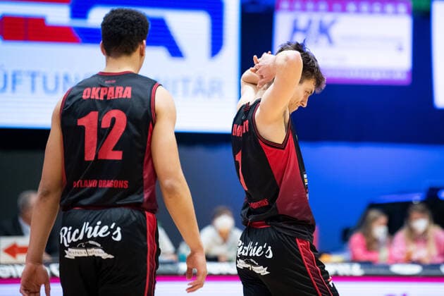 BARMER 2 Basketball Bundesliga ProA 28 Spieltag Saison 2020 2021 am 8 4 2021 Science City Jena vs Artland Dragons v re frustrated Zachary Ensminger Artland , Leon Iduma Okpara Artland Sparkassen Arena Jena