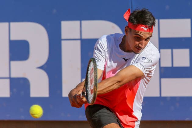 2021 Sardegna Open Tennis - 20210408 CAGLIARI, ITALY, APR 08: Lorenzo Sonego in action during the ATP, Tennis Herren Tour 250 Sardegna Open tennis match against Gilles Simon in Cagliari, Italy on April 08, 2021. sonego won the match 6-4, 6-1. Cagliari Tennis Club Cagliari Italy 6473_237108 Copyright: xGiampieroxSposito PentaxPressx