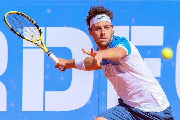 2021 Sardegna Open Tennis - 20210408 CAGLIARI, ITALY, APR 08: Marco Cecchinato in action during the ATP, Tennis Herren Tour 250 Sardegna Open tennis match against Yannick Hanfmann in Cagliari, Italy on April 08, 2021. Yannick Hanfmann won the match 7-5, 6-1. Cagliari Tennis Club Cagliari Italy 6473_237117 Copyright: xGiampieroxSposito PentaxPressx