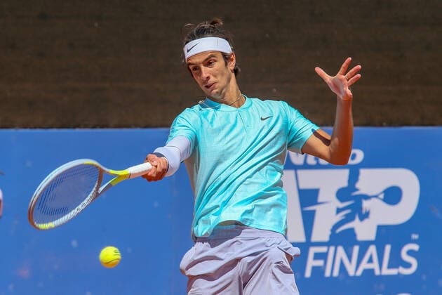 2021 Sardegna Open Tennis - 20210408 CAGLIARI, ITALY, APR 08: Lorenzo Musetti in action during the ATP, Tennis Herren Tour 250 Sardegna Open tennis match against Daniel Evans in Cagliari, Italy on April 08, 2021. Musetti won the match 6-1, 1-6, 7-6. Cagliari Tennis Club Cagliari Italy 6473_237080 Copyright: xGiampieroxSposito PentaxPressx