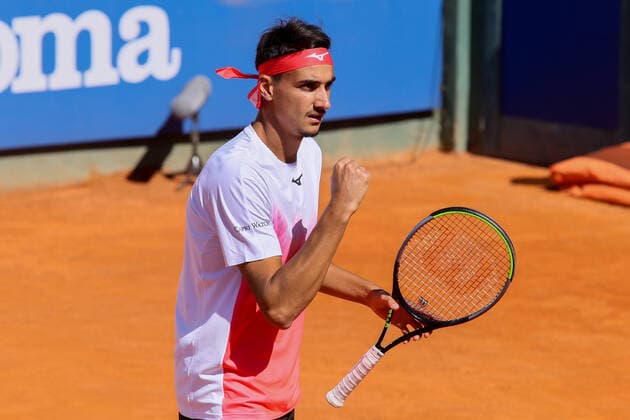 2021 Sardegna Open Tennis - 20210408 CAGLIARI, ITALY, APR 08: Lorenzo Sonego in action during the ATP, Tennis Herren Tour 250 Sardegna Open tennis match against Gilles Simon in Cagliari, Italy on April 08, 2021. sonego won the match 6-4, 6-1. Cagliari Tennis Club Cagliari Italy 6473_237095 Copyright: xGiampieroxSposito PentaxPressx