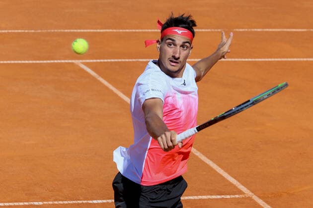 2021 Sardegna Open Tennis - 20210408 CAGLIARI, ITALY, APR 08: Lorenzo Sonego in action during the ATP, Tennis Herren Tour 250 Sardegna Open tennis match against Gilles Simon in Cagliari, Italy on April 08, 2021. sonego won the match 6-4, 6-1. Cagliari Tennis Club Cagliari Italy 6473_237096 Copyright: xGiampieroxSposito PentaxPressx