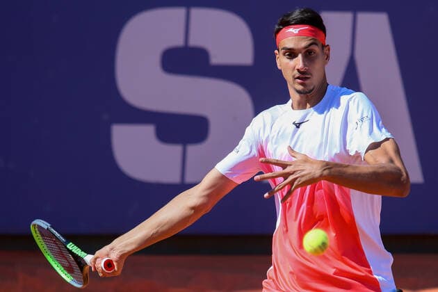 2021 Sardegna Open Tennis - 20210408 CAGLIARI, ITALY, APR 08: Lorenzo Sonego in action during the ATP, Tennis Herren Tour 250 Sardegna Open tennis match against Gilles Simon in Cagliari, Italy on April 08, 2021. sonego won the match 6-4, 6-1. Cagliari Tennis Club Cagliari Italy 6473_237099 Copyright: xGiampieroxSposito PentaxPressx