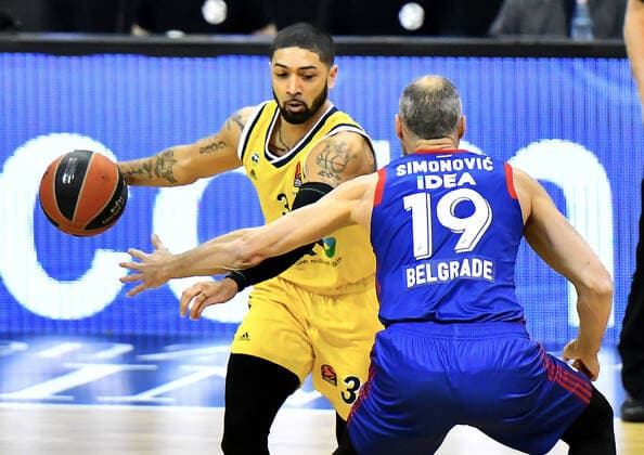 08 04 2021, xlakx, Basketball EuroLeague, Alba Berlin Red Star Belgrade emspor, v l Peyton Siva Alba Berlin, No 03 ,Marko Simonovic Red Star Belgrade, No 19 Berlin