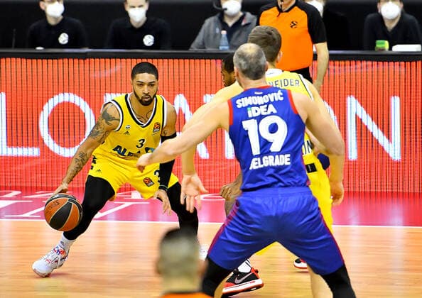 08 04 2021, xlakx, Basketball EuroLeague, Alba Berlin Red Star Belgrade emspor, v l Peyton Siva Alba Berlin, No 03 ,Marko Simonovic Red Star Belgrade, No 19 Berlin