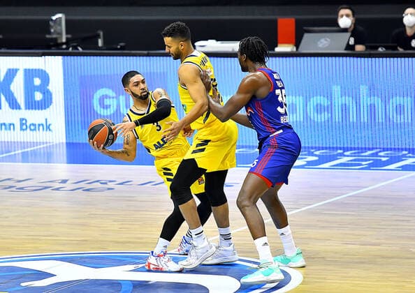 08 04 2021, xlakx, Basketball EuroLeague, Alba Berlin Red Star Belgrade emspor, v l Peyton Siva Alba Berlin, No 03 ,Johannes Thiemann Alba Berlin, No 32 ,Landry Nnoko Red Star Belgrade, No 35 Berlin