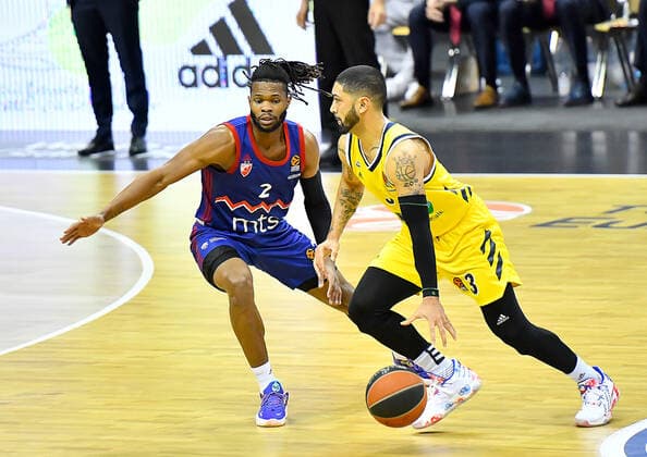 08 04 2021, xlakx, Basketball EuroLeague, Alba Berlin Red Star Belgrade emspor, v l Torrian Corey Walden Red Star Belgrade, No 2 ,Peyton Siva Alba Berlin, No 03 Berlin