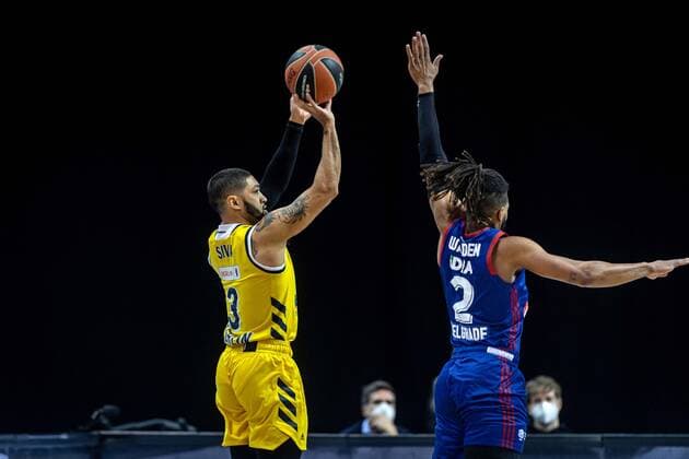 Basketball Berlin 08 04 2021 Euroleague Season 2020 2021 Alba Berlin Red Star Belgrade Peyton Siva Alba Berlin, No 03 Corey Walden Belgrade, No 02
