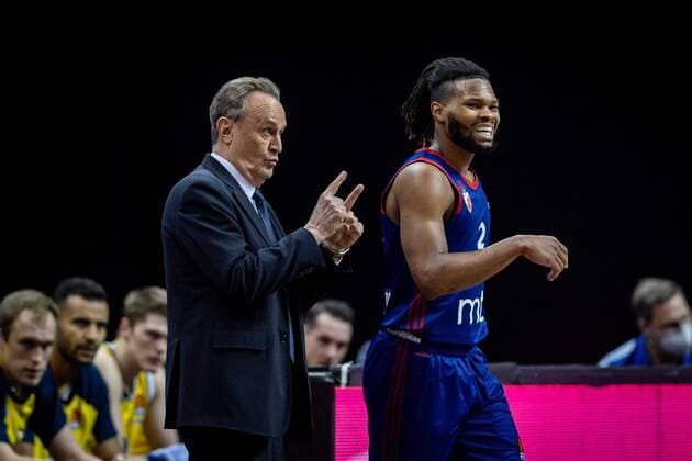 Basketball Berlin 08 04 2021 Euroleague Season 2020 2021 Alba Berlin Red Star Belgrade Aito Garcia Reneses Alba Berlin, Coach Corey Walden Belgrade, No 02