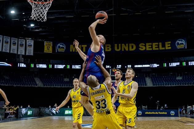 Basketball Berlin 08 04 2021 Euroleague Season 2020 2021 Alba Berlin Red Star Belgrade Dejan Davidovac Belgrade, No 07 Jayson Granger Alba Berlin, No 33 Niels Giffey Alba Berlin, No 05