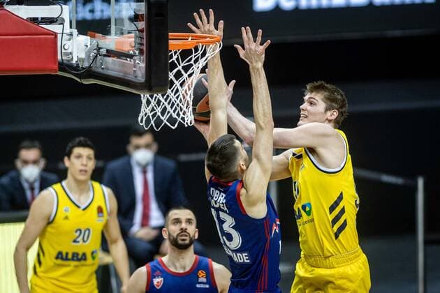 Basketball Berlin 08 04 2021 Euroleague Season 2020 2021 Alba Berlin Red Star Belgrade Ben Lammers Alba Berlin, No 50 Ognjen Dobric Belgrade, No 13