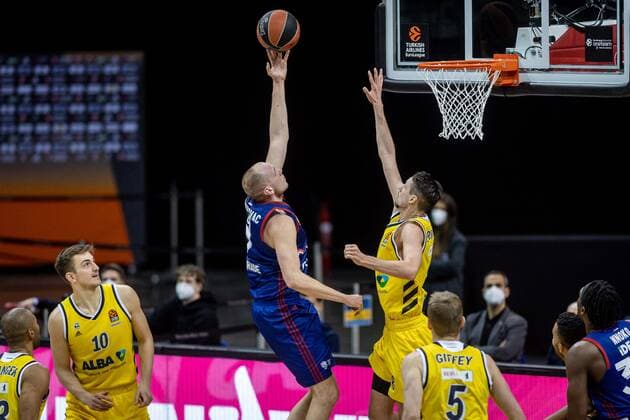 Basketball Berlin 08 04 2021 Euroleague Season 2020 2021 Alba Berlin Red Star Belgrade Dejan Davidovac Belgrade, No 07 Marcus Eriksson Alba Berlin, No 08