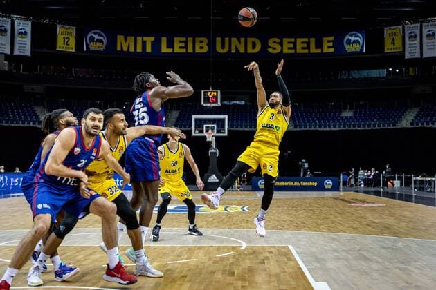 Basketball Berlin 08 04 2021 Euroleague Season 2020 2021 Alba Berlin Red Star Belgrade Peyton Siva Alba Berlin, No 03 Landry Nnoko Belgrade, No 35