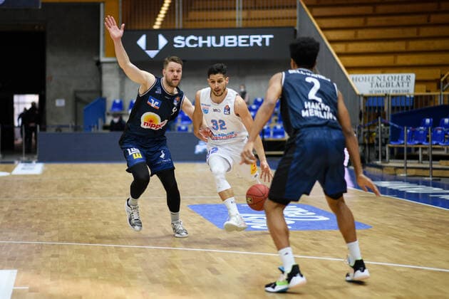 Roko Rogic Syntainics MBC in duel with Fabian Bleck HAKRO Merlins Crailsheim and Trae Bell Haynes HAKRO Merlins Crailsheim , GER, HAKRO Merlins Crailsheim vs Syntainics MBC, 09 04 2021, 27 Spieltag easycredit Basketball Bundesliga, Spielzeit 2020 2021 GER, HAKRO Merlins Crailsheim vs Syntainics MBC, 09 04 2021, 27 Spieltag easycredit Basketball Bundesliga, Spielzeit 2020 2021 Crailsheim Copyright: xEibnerxPressefoto MichaelxMemmlerx EP_MMR