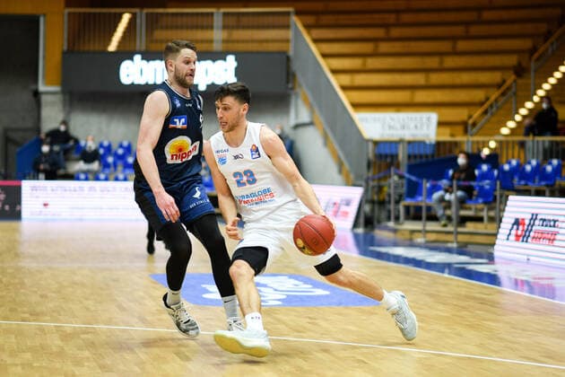 Michal Michalak Syntainics MBC in a duel with Fabian Bleck HAKRO Merlins Crailsheim , GER, HAKRO Merlins Crailsheim vs Syntainics MBC, 09 04 2021, 27 Spieltag easycredit Basketball Bundesliga, Spielzeit 2020 2021 GER, HAKRO Merlins Crailsheim vs Syntainics MBC, 09 04 2021, 27 Spieltag easycredit Basketball Bundesliga, Spielzeit 2020 2021 Crailsheim Copyright: xEibnerxPressefoto MichaelxMemmlerx EP_MMR