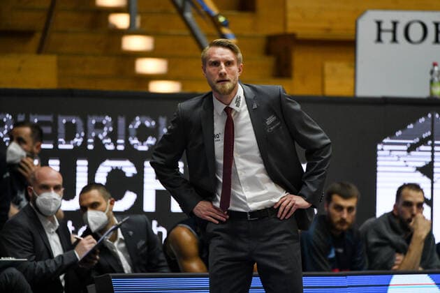 Tuomas Iisalo HAKRO Merlins Crailsheim watches the game, GER, HAKRO Merlins Crailsheim vs Syntainics MBC, 09 04 2021, 27 Spieltag easycredit Basketball Bundesliga, Spielzeit 2020 2021 GER, HAKRO Merlins Crailsheim vs Syntainics MBC, 09 04 2021, 27 Spieltag easycredit Basketball Bundesliga, Spielzeit 2020 2021 Crailsheim Copyright: xEibnerxPressefoto MichaelxMemmlerx EP_MMR