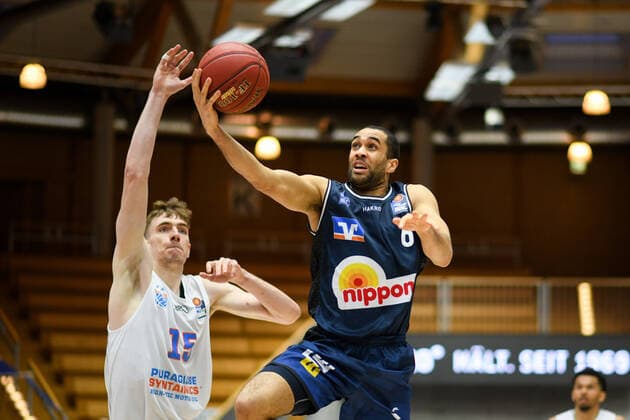 Elias Lasisi HAKRO Merlins Crailsheim at the basket against Philipp Hartwich Syntainics MBC , GER, HAKRO Merlins Crailsheim vs Syntainics MBC, 09 04 2021, 27 Spieltag easycredit Basketball Bundesliga, Spielzeit 2020 2021 GER, HAKRO Merlins Crailsheim vs Syntainics MBC, 09 04 2021, 27 Spieltag easycredit Basketball Bundesliga, Spielzeit 2020 2021 Crailsheim Copyright: xEibnerxPressefoto MichaelxMemmlerx EP_MMR