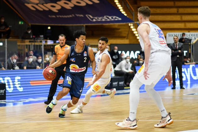 Trae Bell Haynes HAKRO Merlins Crailsheim in a duel with Roko Rogic Syntainics MBC , GER, HAKRO Merlins Crailsheim vs Syntainics MBC, 09 04 2021, 27 Spieltag easycredit Basketball Bundesliga, Spielzeit 2020 2021 GER, HAKRO Merlins Crailsheim vs Syntainics MBC, 09 04 2021, 27 Spieltag easycredit Basketball Bundesliga, Spielzeit 2020 2021 Crailsheim Copyright: xEibnerxPressefoto MichaelxMemmlerx EP_MMR