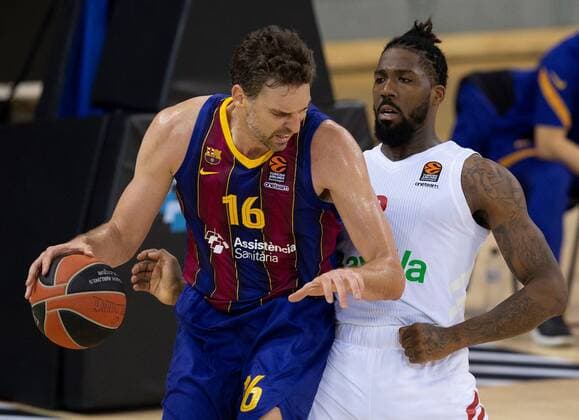 Barça s Pau Gasol (L) in action against Bayern Munich s Jalen Reynolds (R) during a EuroLeague basketball match between Barça and Bayern Munich at Palau Blaugrana in Barcelona, Spain, 09 April 2021. Barça vs Bayern Munich !ACHTUNG: NUR REDAKTIONELLE NUTZUNG!  Copyright: xEnricxFontcubertax GRAF1097 20210409-637536045938230567