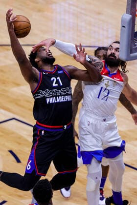 NEW ORLEANS, LA - APR 09: Philadelphia 76ers center Joel Embiid (21) is fouled by New Orleans Pelicans center Steven Adams (12) in the first half during a NBA, Basketball Herren, USA game between the New Orleans Pelicans and the Philadelphia 76ers at Smoothie King Center in New Orleans, LA on Apr 09, 2021. (Photo by Stephen Lew Icon Sportswire) NBA: APR 09 76ers at Pelicans Icon21040911766676
