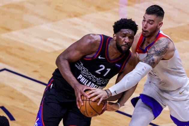 NEW ORLEANS, LA - APR 09: New Orleans Pelicans center Willy Hernangomez (9) fouls Philadelphia 76ers center Joel Embiid (21) during a NBA, Basketball Herren, USA game between the New Orleans Pelicans and the Philadelphia 76ers at Smoothie King Center in New Orleans, LA on Apr 09, 2021. (Photo by Stephen Lew Icon Sportswire) NBA: APR 09 76ers at Pelicans Icon21040911835276