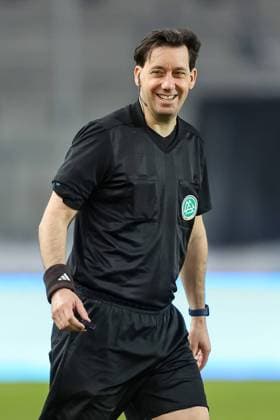 Halle, Germany, 09 04 2021 Referee Manuel Graefe smiles during the match of the 3 Bundesliga between Hallescher FC and KFC Uerdingen at Erdgas Sportpark on 09 April 2021 in Halle Erdgas Sportpark Sachsen Anhalt Germany Copyright: xStefanxBrauerx