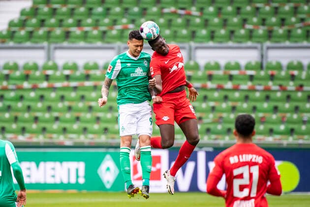 10.04.2021, xkvx, Fussball 1.Bundesliga, SV Werder Bremen - RB Leipzig emspor, v.l. Davie Selke (SV Werder Bremen), Ibrahima Konate (RB Leipzig) (DFL DFB REGULATIONS PROHIBIT ANY USE OF PHOTOGRAPHS as IMAGE SEQUENCES and or QUASI-VIDEO) Bremen *** 10 04 2021, xkvx, Fussball 1 Bundesliga, SV Werder Bremen RB Leipzig emspor, v l Davie Selke SV Werder Bremen , Ibrahima Konate RB Leipzig DFL DFB REGULATIONS PROHIBIT ANY USE OF PHOTOGRAPHS as IMAGE SEQUENCES and or QUASI VIDEO Bremen