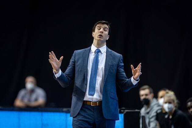 Basketball Berlin 10 04 2021 1 Bundesliga easyCredit BBL BBL season 2020 2021 Alba Berlin Hamburg Towers Pedro Calles Hamburg, coach
