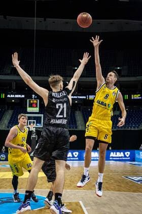 Basketball Berlin 10 04 2021 1 Bundesliga easyCredit BBL BBL Season 2020 2021 Alba Berlin Hamburg Towers Marcus Eriksson Alba Berlin, No 08 Justus Hollatz Hamburg, No 21