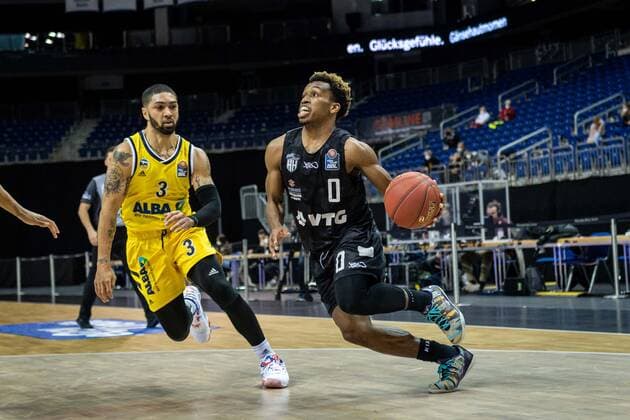 Basketball Berlin 10 04 2021 1 Bundesliga easyCredit BBL BBL Season 2020 2021 Alba Berlin Hamburg Towers T J Shorts Hamburg, No 00 Peyton Siva Alba Berlin, No 03