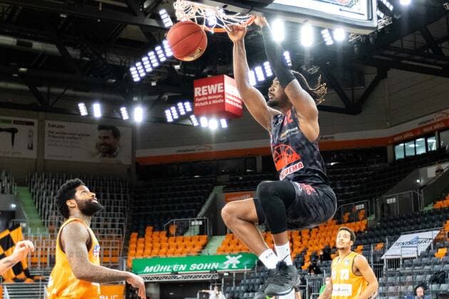 Chad Brown JobStairs Giessen 46ers 22 throws a basket GER, Ratiopharm Ulm vs JobStairs Giessen 46ers, easycredit 1 Bundesliga Basketball, 27 Matchday, Season 2020 21, 10 04 2021 Ratiopharm Ulm vs JobStairs Giessen 46ers, 1 Basketball Bundesliga New Ulm. Copyright: xEibner-Pressefoto RogerxBuerkex EP_EER
