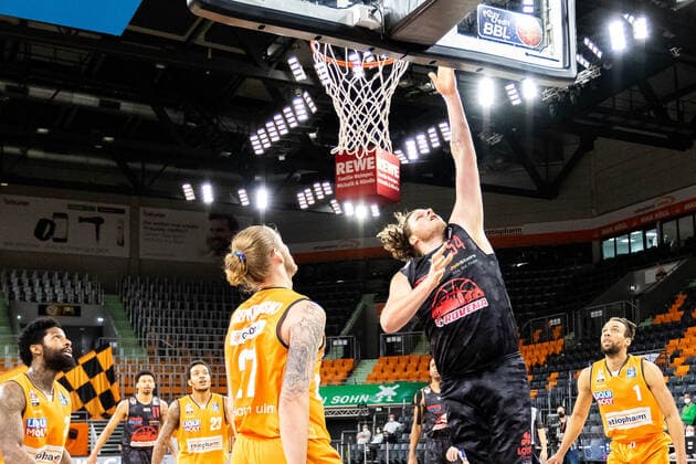 John Bryant JobStairs Giessen 46ers 54 , throws a basket GER, Ratiopharm Ulm vs JobStairs Giessen 46ers, easycredit 1 Bundesliga Basketball, 27 Matchday, Season 2020 21, 10 04 2021 Ratiopharm Ulm vs JobStairs Giessen 46ers, 1 Basketball Bundesliga New Ulm. Copyright: xEibner-Pressefoto RogerxBuerkex EP_EER
