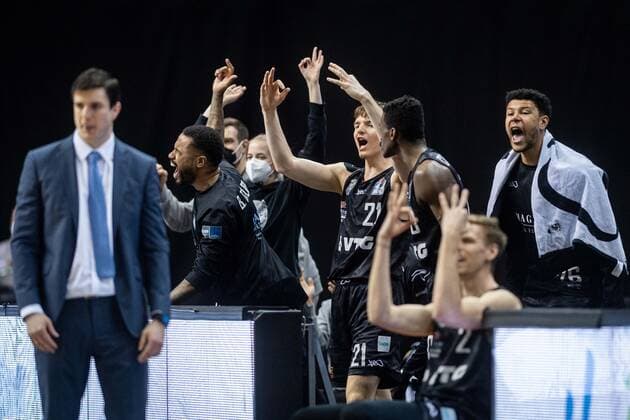 Basketball Berlin 10 04 2021 1 Bundesliga easyCredit BBL BBL Season 2020 2021 Alba Berlin Hamburg Towers Jubel Hamburg Justus Hollatz Hamburg, No 21 and others