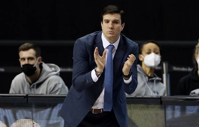 Coach Pedro Calles action upper body upper body sports basketball BBL Bundesliga men season 2020 2021 10 04 2021 ALBA Berlin vs Hamburg Towers