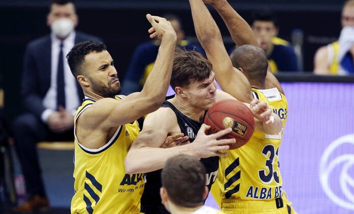 Johannes Thiemann, Maik Kotsar, Jayson Granger Action Game Scene Duel Sports Basketball BBL Bundesliga Men Season 2020 2021 10 04 2021 ALBA Berlin vs Hamburg Towers